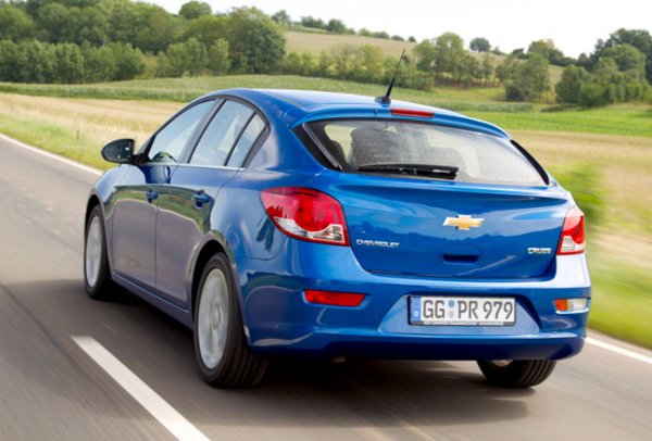 Российский завод GM начал выпуск хэтчбеков Chevrolet Cruze